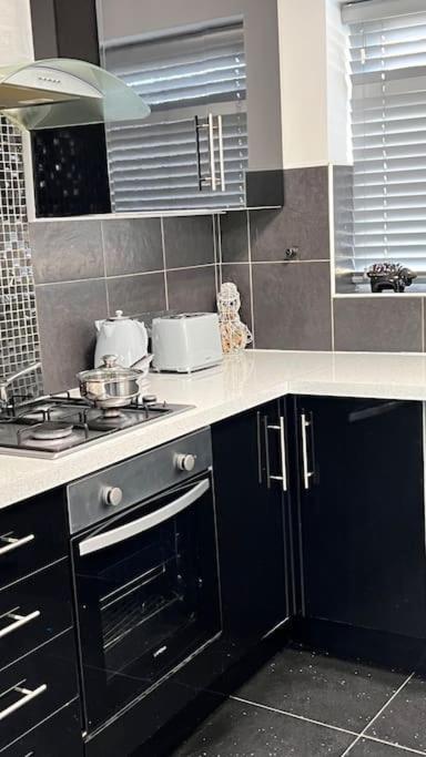Cheerful 3 Bedroom Townhouse With Free Parking. Billericay Εξωτερικό φωτογραφία