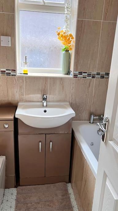 Cheerful 3 Bedroom Townhouse With Free Parking. Billericay Εξωτερικό φωτογραφία