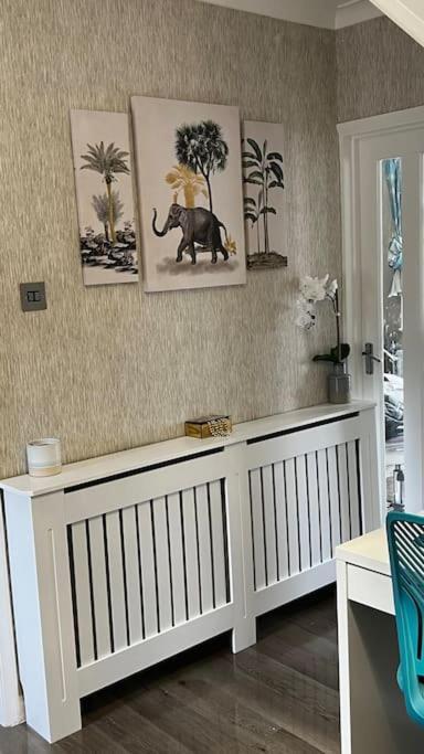 Cheerful 3 Bedroom Townhouse With Free Parking. Billericay Εξωτερικό φωτογραφία