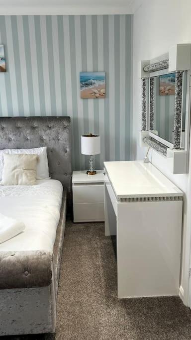 Cheerful 3 Bedroom Townhouse With Free Parking. Billericay Εξωτερικό φωτογραφία
